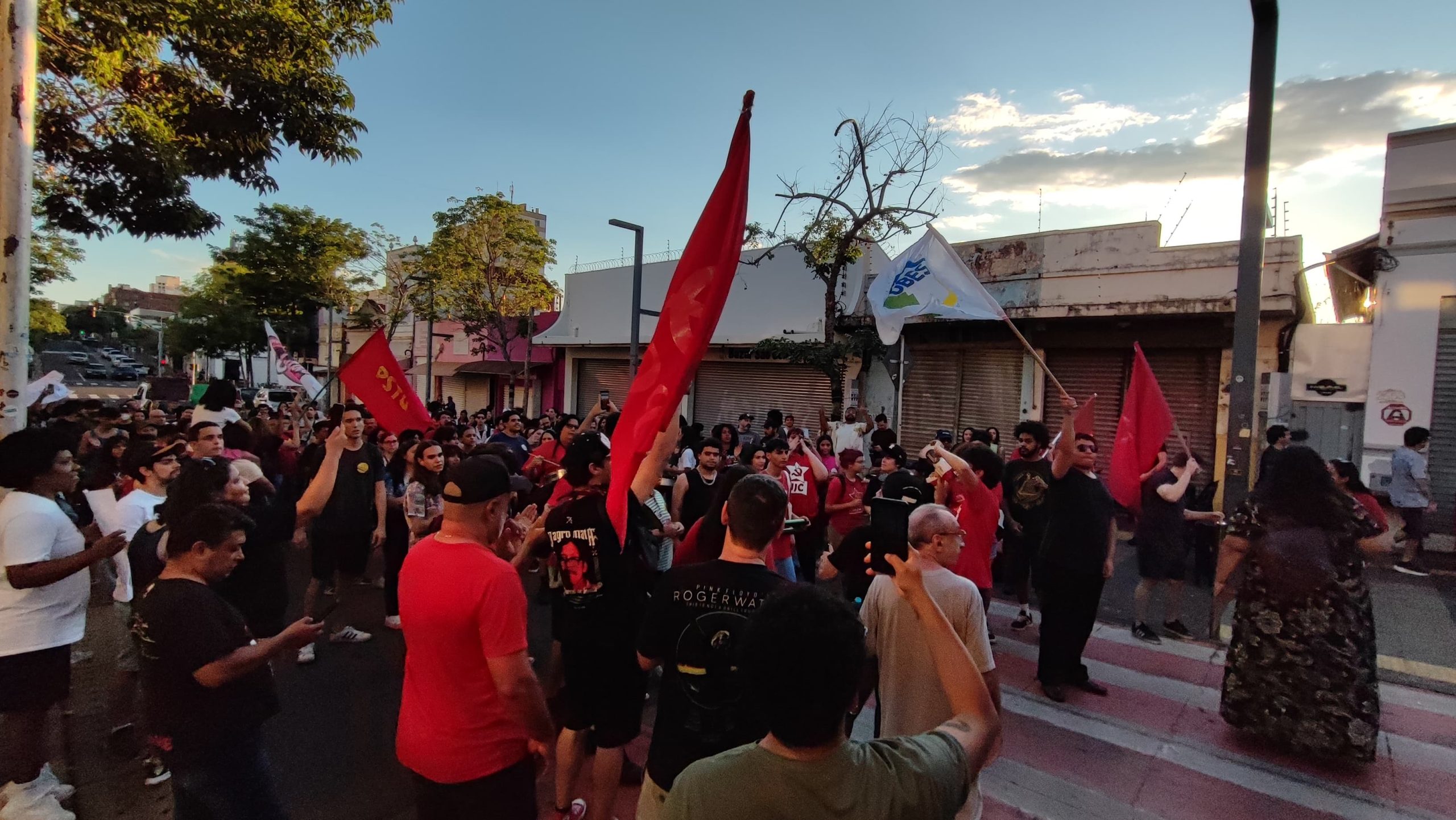 Ato pelo fim de escala 6×1 reúne cerca de 300 pessoas em Campo Grande