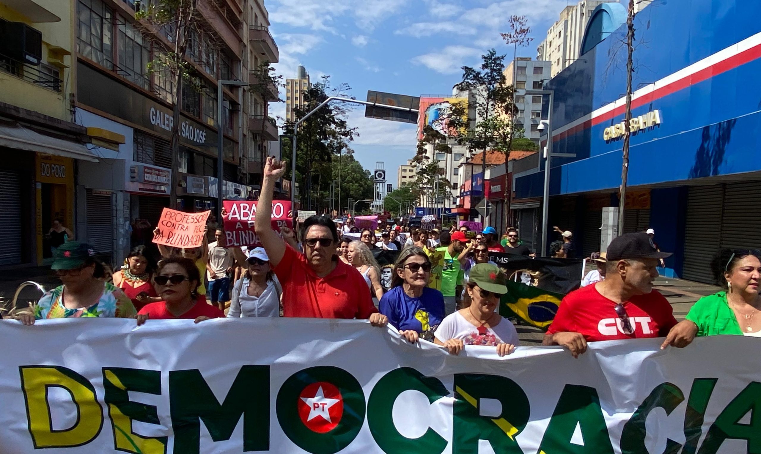 Manifestação contra a “PEC da Blindagem” mobilizou a população de Campo Grande