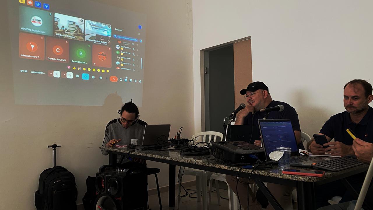 Assembleia Geral da Adufms debate reforma administrativa e define representantes para o Congresso do Andes-SN